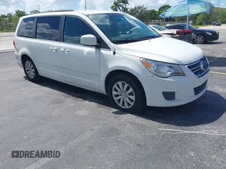 2012 Volkswagen Routan SE z VIN 2C4RVABG4CR294022, wystawiony jako IAAI lot #42535815 z przebiegiem 129 495 mil mil oraz . Historia ofert i sprzedaży dostępna na DreamBid. Obrazek 1.