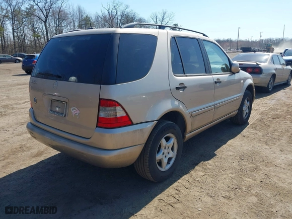 2001 Mercedes-Benz M-Class with VIN 4JGAB54E91A251754, listed as a IAAI auction lot 41784883 with 148,288 mi miles. Bid and sale history available at carsss.com. Image 4.