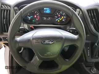 2019 Ford Transit z VIN 1FTYR2CM9KKA10603, wystawiony jako IAAI lot #42785517 z przebiegiem 116 663 mil mil oraz . Historia ofert i sprzedaży dostępna na DreamBid. Obrazek 2.