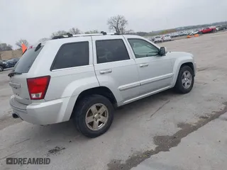 2007 Jeep Grand Cherokee Overland with VIN 1J8HR68237C676686, listed as a IAAI auction lot 42073411 with 194,524 mi miles. Bid and sale history available at carsss.com. Image 4.