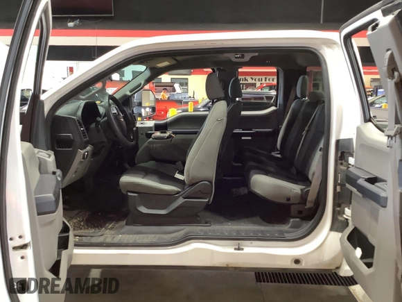 2020 Ford F-150 XL с VIN 1FTEX1EP8LKE46239, выставлен на аукционе IAAI как лот 42806611 с пробегом 171 789 миль миль и . История ставок и продаж доступна на DreamBid. Изображение 33.