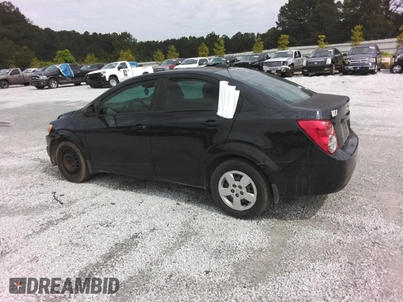 2015 Chevrolet Sonic LS z VIN 1G1JA5SH1F4135192, wystawiony jako Copart lot #56203965 z przebiegiem 194 345 mil mil oraz Czysty tytuł • Clean title. Historia ofert i sprzedaży dostępna na DreamBid. Obrazek 2.
