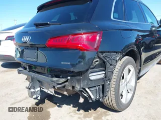 2019 Audi Q5 Premium with VIN WA1ANAFY8K2135057, listed as a IAAI auction lot 41870849 with 32,973 mi miles. Bid and sale history available at carsss.com. Image 18.