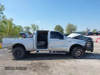 2006 Ford F-250 XL z VIN 1FTSW21P96EB85059, wystawiony jako IAAI lot #42202995 z przebiegiem 161 675 mil mil oraz . Historia ofert i sprzedaży dostępna na DreamBid. Obrazek 13.