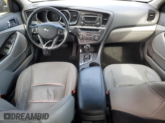 2013 Kia Optima EX z VIN 5XXGN4A78DG227184, wystawiony jako Copart lot #57710015 z przebiegiem 154 906 mil mil oraz Czysty tytuł • Clean title. Historia ofert i sprzedaży dostępna na DreamBid. Obrazek 8.