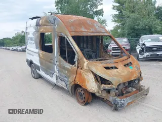 2018 Ford Transit z VIN 1FTYR2XG6JKB40728, wystawiony jako IAAI lot #39792647 z przebiegiem Nie podano mil oraz . Historia ofert i sprzedaży dostępna na DreamBid. Obrazek 1.