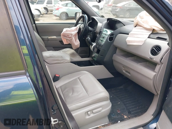 2010 Honda Pilot Touring with VIN 5FNYF4H80AB025356, listed as a IAAI auction lot 42029008 with 138,785 mi miles. Bid and sale history available at carsss.com. Image 5.