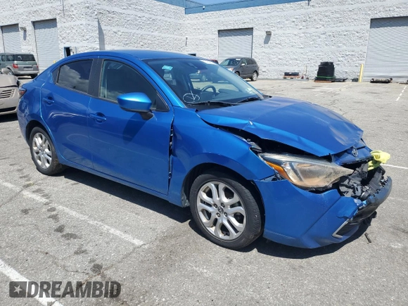 2016 Scion iA z VIN 3MYDLBZV6GY141028, wystawiony jako Copart lot #55264655 z przebiegiem 110 327 mil mil oraz Czysty tytuł • Clean title. Historia ofert i sprzedaży dostępna na DreamBid. Obrazek 4.