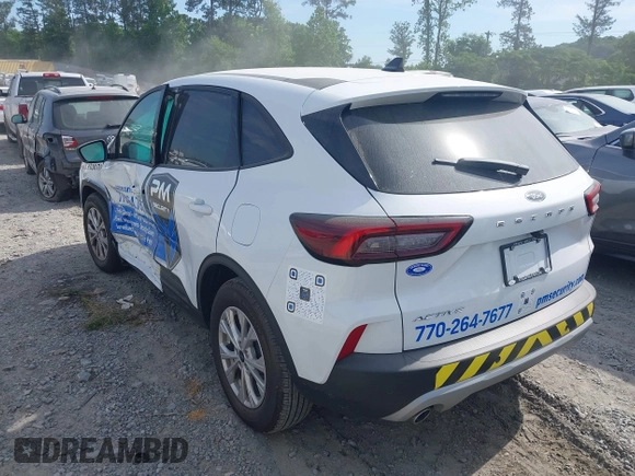 2025 Ford Escape Active z VIN 1FMCU0GNXSUA45604, wystawiony jako IAAI lot #42136960 z przebiegiem 4 161 mil mil oraz . Historia ofert i sprzedaży dostępna na DreamBid. Obrazek 3.