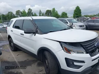 2017 Ford Police Interceptor Utility z VIN 1FM5K8AR2HGA94294, wystawiony jako IAAI lot #42091686 z przebiegiem 155 422 mil mil oraz . Historia ofert i sprzedaży dostępna na DreamBid. Obrazek 13.