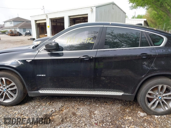 2013 BMW X6 xDrive50i z VIN 5UXFG8C56DL591241, wystawiony jako IAAI lot #42176792 z przebiegiem 142 973 mil mil oraz . Historia ofert i sprzedaży dostępna na DreamBid. Obrazek 13.
