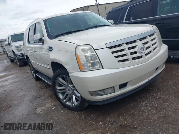 2008 Cadillac Escalade with VIN 1GYEC63878R219699, listed as a IAAI auction lot 41474186 with 214,080 mi miles. Bid and sale history available at carsss.com. Image 1.
