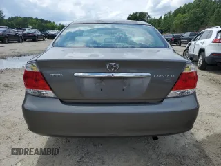 2005 Toyota Camry LE z VIN 4T1BE30K45U550097, wystawiony jako Copart lot #57962105 z przebiegiem 201 727 mil mil oraz Szkoda całkowita • Salvage title. Historia ofert i sprzedaży dostępna na DreamBid. Obrazek 7.