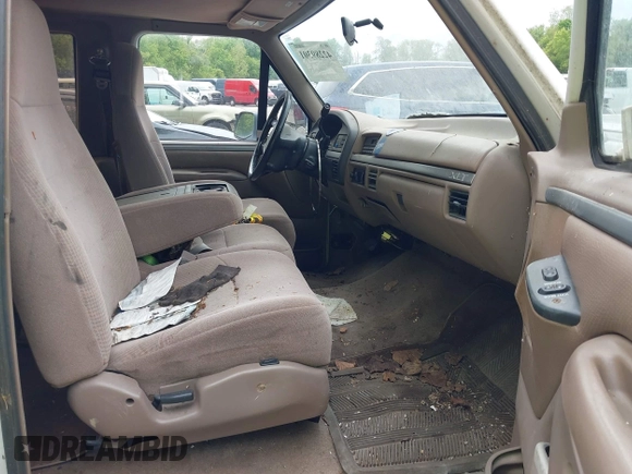 1995 Ford F-150 z VIN 1FTEX14H6SKC19656, wystawiony jako IAAI lot #42289301 z przebiegiem Nie podano mil oraz . Historia ofert i sprzedaży dostępna na DreamBid. Obrazek 5.