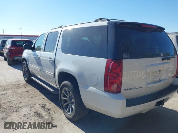 2014 GMC Yukon XL SLT with VIN 1GKS1KE02ER200489, listed as a IAAI auction lot 41385362 with 200,289 mi miles. Bid and sale history available at carsss.com. Image 3.