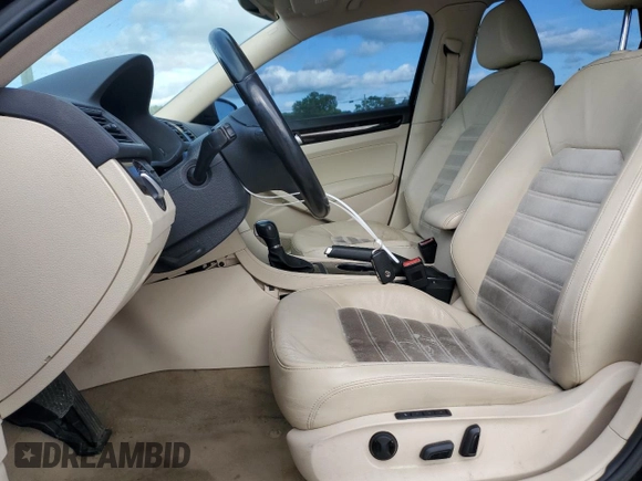 2014 Volkswagen Passat SEL Premium z VIN 1VWCN7A34EC066375, wystawiony jako Copart lot #54016005 z przebiegiem 170 305 mil mil oraz Szkoda całkowita • Salvage title. Historia ofert i sprzedaży dostępna na DreamBid. Obrazek 7.
