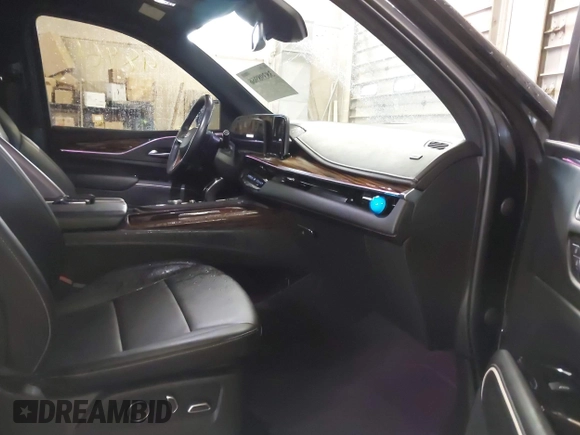 2021 Cadillac Escalade Luxury z VIN 1GYS4AKL7MR295510, wystawiony jako IAAI lot #38398966 z przebiegiem 26 228 mil mil oraz . Historia ofert i sprzedaży dostępna na DreamBid. Obrazek 5.