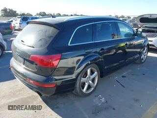 2011 Audi Q7 3.0T S line Prestige with VIN WA1DGBFE8BD005173, listed as a IAAI auction lot 41270572 with 104,732 mi miles. Bid and sale history available at carsss.com. Image 4.