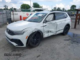 2022 Volkswagen Tiguan SE R-Line Black z VIN 3VVCB7AX3NM009759, wystawiony jako IAAI lot #39075158 z przebiegiem 51 572 mil mil oraz . Historia ofert i sprzedaży dostępna na DreamBid. Obrazek 2.