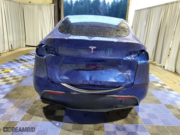 2024 Tesla Model Y Long Range with VIN 7SAYGDEE6RF203020, listed as a Copart auction lot 83865764 with 861 mi miles and Salvage Title. Bid and sale history available at carsss.com. Image 6.