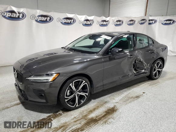 2025 Volvo S60 Core with VIN 7JRL12GJ0SG365858, listed as a Copart auction lot 43205655 with 9,201 mi miles and Clean Title. Bid and sale history available at carsss.com. Image 1.