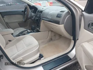2008 Ford Fusion SEL with VIN 3FAHP08128R101909, listed as a IAAI auction lot 41568253 with 121,382 mi miles. Bid and sale history available at carsss.com. Image 5.