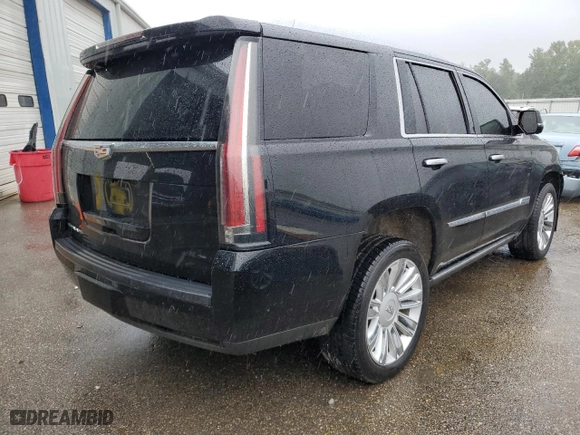 2017 Cadillac Escalade Platinum with VIN 1GYS4DKJ1HR325428, listed as a Copart auction lot 72035084 with 104,757 mi miles and Salvage Title. Bid and sale history available at carsss.com. Image 3.