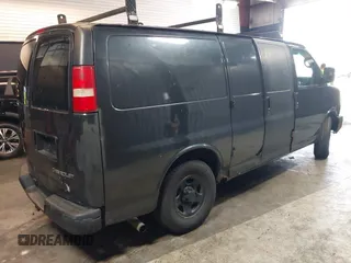 2004 Chevrolet Express Cargo z VIN 1GCFG15X241176422, wystawiony jako IAAI lot #42227499 z przebiegiem 270 000 mil mil oraz . Historia ofert i sprzedaży dostępna na DreamBid. Obrazek 4.
