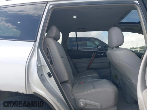 2010 Toyota Highlander Limited с VIN JTEYK3EH8A2097494, выставлен на аукционе IAAI как лот 41516578 с пробегом 216 077 миль миль и . История ставок и продаж доступна на DreamBid. Изображение 8.