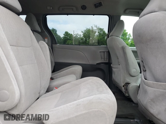 2015 Toyota Sienna LE AAS z VIN 5TDKK3DCXFS590626, wystawiony jako Copart lot #63081115 z przebiegiem 144 933 mil mil oraz Szkoda całkowita • Salvage title. Historia ofert i sprzedaży dostępna na DreamBid. Obrazek 11.