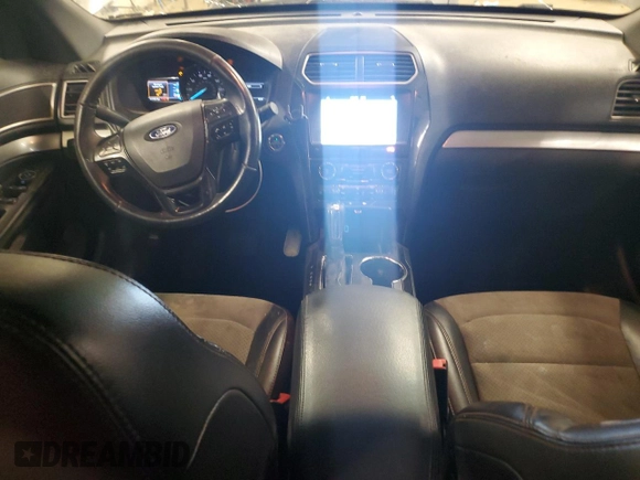 2017 Ford Explorer XLT z VIN 1FM5K8D88HGB26121, wystawiony jako Copart lot #57841305 z przebiegiem 114 157 mil mil oraz Czysty tytuł • Clean title. Historia ofert i sprzedaży dostępna na DreamBid. Obrazek 8.