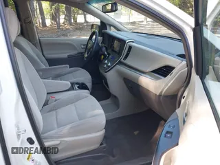2016 Toyota Sienna LE AAS z VIN 5TDKK3DC4GS690593, wystawiony jako IAAI lot #42134347 z przebiegiem 175 063 mil mil oraz . Historia ofert i sprzedaży dostępna na DreamBid. Obrazek 5.