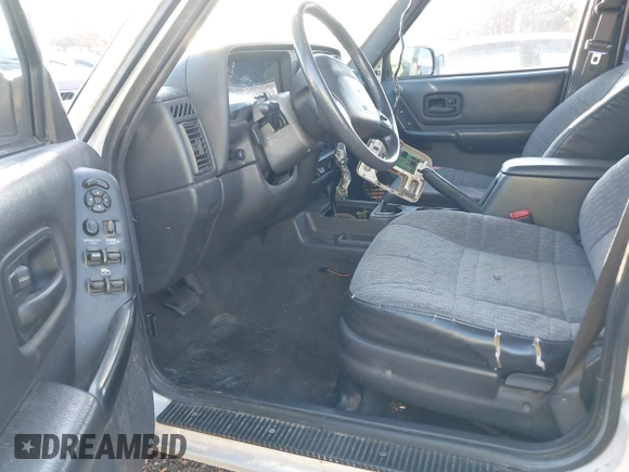 2001 Jeep Cherokee Sport with VIN 1J4FT48S01L528968, listed as a IAAI auction lot 41488259 with 230,482 mi miles. Bid and sale history available at carsss.com. Image 5.