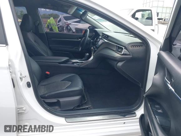 2020 Toyota Camry SE z VIN 4T1G11AKXLU908241, wystawiony jako IAAI lot #42093849 z przebiegiem 132 855 mil mil oraz . Historia ofert i sprzedaży dostępna na DreamBid. Obrazek 5.