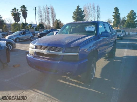 2005 Chevrolet Avalanche LS with VIN 3GNEC12Z75G215402, listed as a IAAI auction lot 41390459 with 1 mi miles. Bid and sale history available at carsss.com. Image 2.