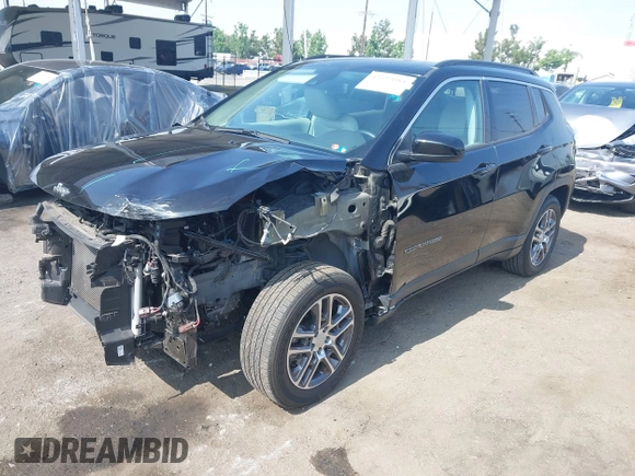 2020 Jeep Compass Latitude z VIN 3C4NJCBB0LT258657, wystawiony jako IAAI lot #42599084 z przebiegiem 29 997 mil mil oraz . Historia ofert i sprzedaży dostępna na DreamBid. Obrazek 18.