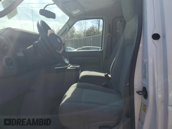 2014 Ford Econoline Passenger XL z VIN 1FBNE3BL3EDA08209, wystawiony jako Copart lot #46532505 z przebiegiem 136 444 mil mil oraz Szkody całkowita. Historia ofert i sprzedaży dostępna na DreamBid. Obrazek 7.