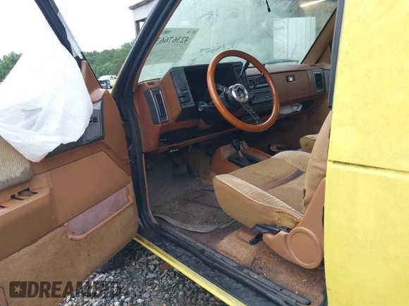 1989 Chevrolet Blazer z VIN 1GNCT18Z7K8226240, wystawiony jako IAAI lot #42367663 z przebiegiem 213 142 mil mil oraz . Historia ofert i sprzedaży dostępna na DreamBid. Obrazek 5.