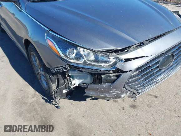 2018 Hyundai Sonata Limited with VIN 5NPE34AF3JH650520, listed as a IAAI auction lot 41292572 with 110,031 mi miles. Bid and sale history available at carsss.com. Image 6.