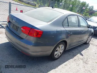 2014 Volkswagen Jetta SE z VIN 3VWD17AJ1EM238164, wystawiony jako IAAI lot #42672236 z przebiegiem 126 098 mil mil oraz . Historia ofert i sprzedaży dostępna na DreamBid. Obrazek 4.