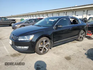 2015 Volkswagen Passat SE z VIN 1VWBV7A33FC083424, wystawiony jako Copart lot #58910775 z przebiegiem 149 811 mil mil oraz Szkoda całkowita • Salvage title. Historia ofert i sprzedaży dostępna na DreamBid. Obrazek 1.