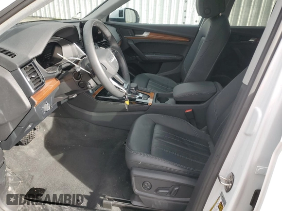 2023 Audi Q5 S line Premium Plus z VIN WA1EAAFY4P2160526, wystawiony jako Copart lot #46300265 z przebiegiem 8354 mil mil oraz Szkody całkowita. Historia ofert i sprzedaży dostępna na DreamBid. Obrazek 7.