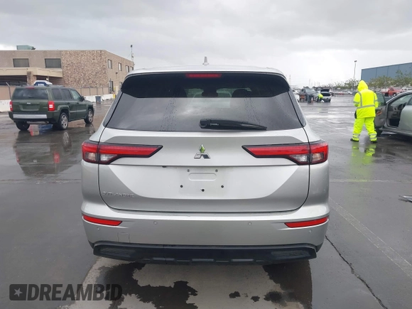 2022 Mitsubishi Outlander SE z VIN JA4J3UA87NZ059213, wystawiony jako IAAI lot #41723525 z przebiegiem 41 610 mil mil oraz . Historia ofert i sprzedaży dostępna na DreamBid. Obrazek 17.