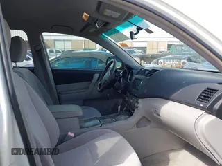 2008 Toyota Highlander z VIN JTEDS41A482011153, wystawiony jako IAAI lot #42147317 z przebiegiem 121 189 mil mil oraz . Historia ofert i sprzedaży dostępna na DreamBid. Obrazek 5.