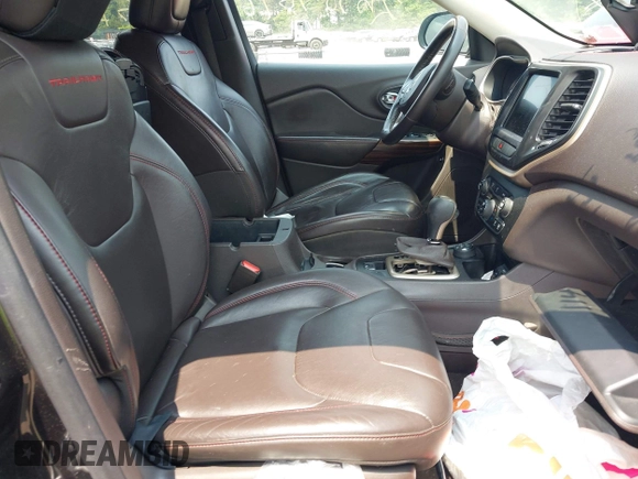 2014 Jeep Cherokee Trailhawk with VIN 1C4PJMBS8EW285276, listed as a IAAI auction lot 42408796 with Not provided miles and . Bid and sale history available at DreamBid. Image 5.