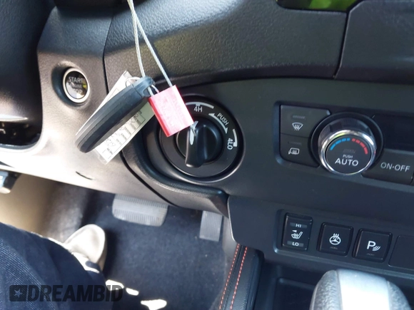 2023 Nissan Frontier Pro-4X z VIN 1N6ED1EK1PN602636, wystawiony jako IAAI lot #42018405 z przebiegiem 58 012 mil mil oraz . Historia ofert i sprzedaży dostępna na DreamBid. Obrazek 11.