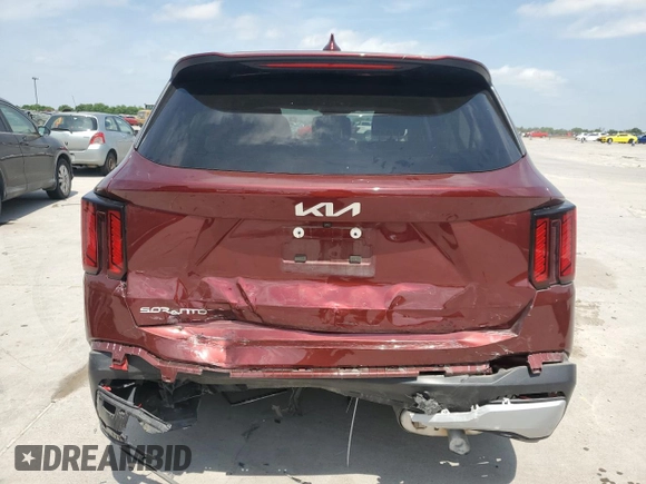 2024 Kia Sorento LX z VIN 5XYRG4JC9RG307967, wystawiony jako Copart lot #53749435 z przebiegiem 21 522 mil mil oraz Szkoda całkowita • Salvage title. Historia ofert i sprzedaży dostępna na DreamBid. Obrazek 6.