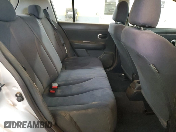 2009 Nissan Versa S z VIN 3N1BC13E19L388906, wystawiony jako Copart lot #53181175 z przebiegiem 52 493 mil mil oraz Szkoda całkowita • Salvage title. Historia ofert i sprzedaży dostępna na DreamBid. Obrazek 11.