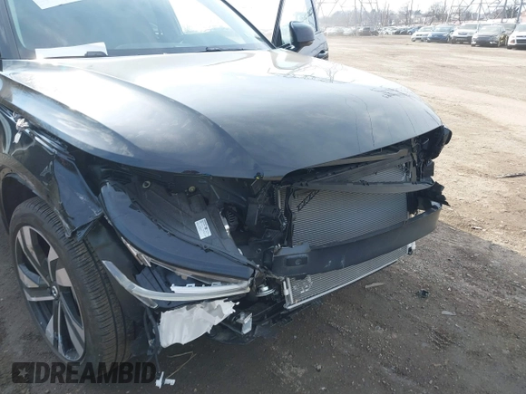 2024 Volvo XC40 Plus Dark Theme with VIN YV4L12UL8R2270960, listed as a IAAI auction lot 41642556 with 5,909 mi miles and . Bid and sale history available at DreamBid. Image 6.