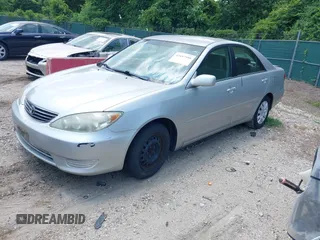 2005 Toyota Camry LE z VIN 4T1BE30K95U042336, wystawiony jako IAAI lot #42457598 z przebiegiem 270 991 mil mil oraz . Historia ofert i sprzedaży dostępna na DreamBid. Obrazek 2.